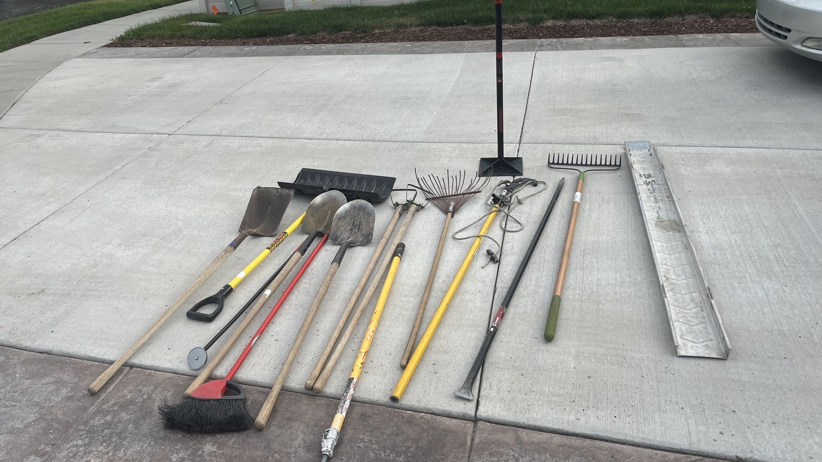 Yard and garden tools