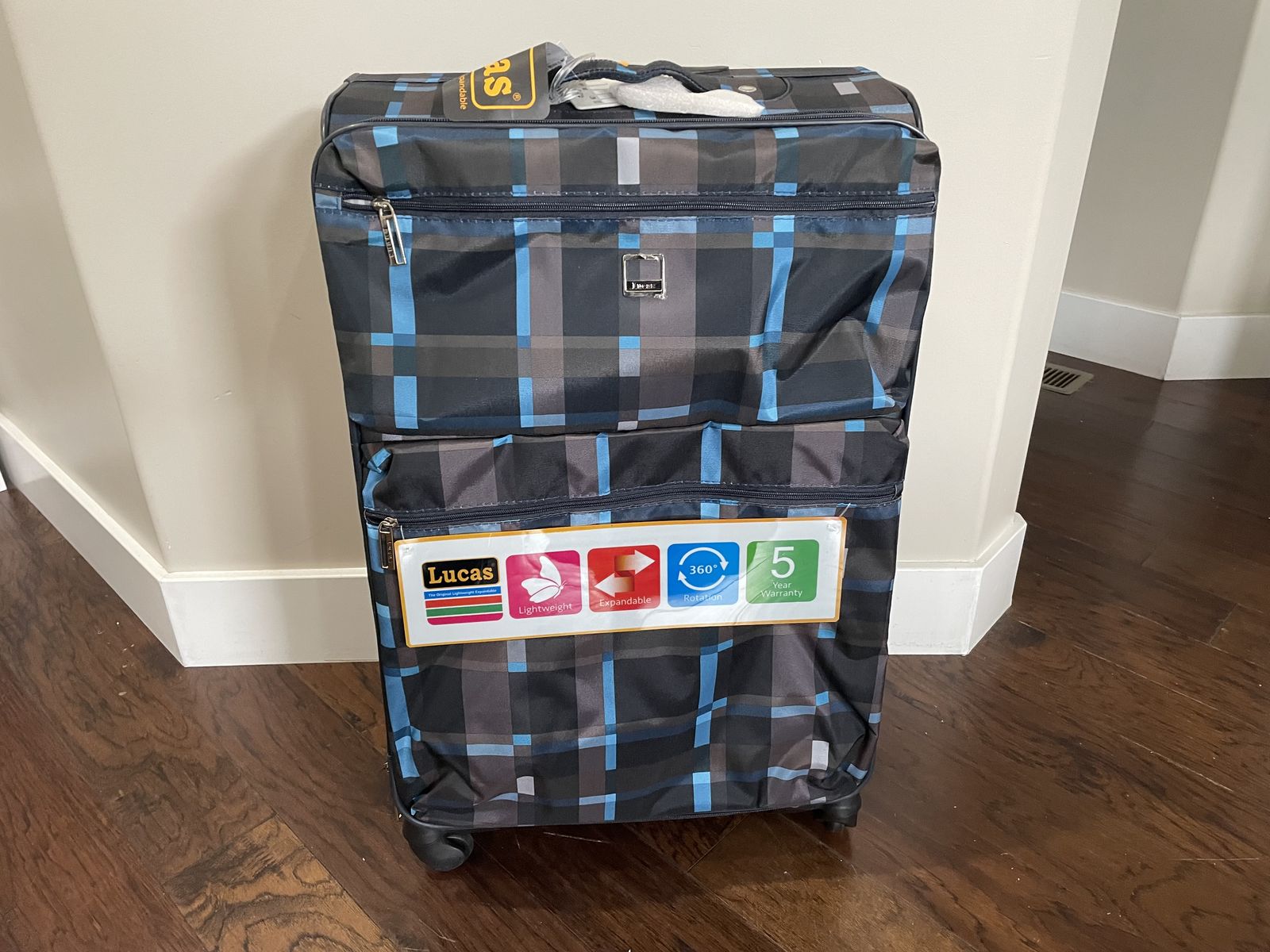 Brand New Lucas 28" Designer Luggage Collection - Expandable 28 Inch Softside Ba