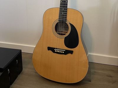 ALVAREZ Full size guitar (Read description) Great condition
