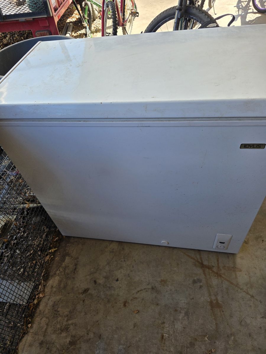 Idylis 5cu chest freezer