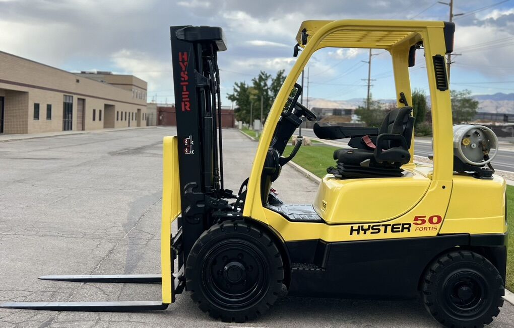 Hyster Forklift 5000LB Pneumatic Fork lift