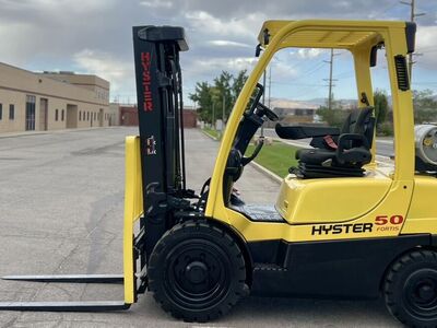 Hyster Forklift 5000LB Pneumatic Fork lift