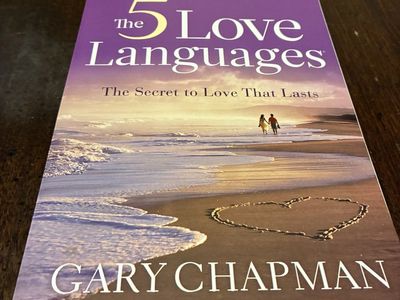 The 5 Love Languages by Gary Chapman - Secret to Love That Lasts, Paperback book