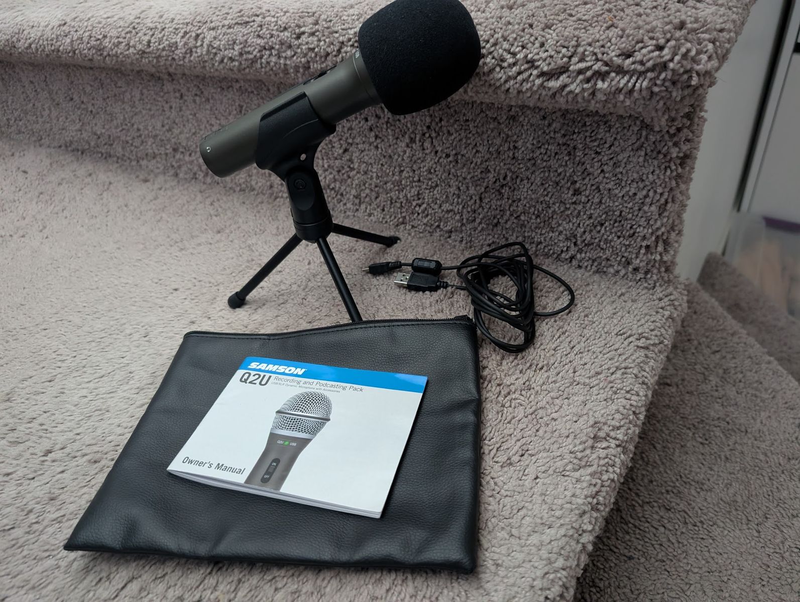 Samson Q2U USB/XLR Dynamic Microphone for podcasting, recording, streaming, etc