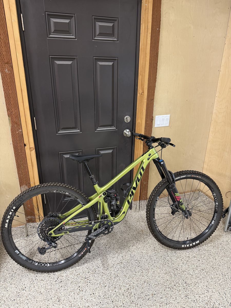 Pivot Switchblade Full-Suspension Mountain Bike