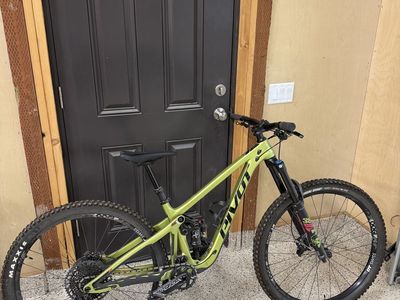 Pivot Switchblade Full-Suspension Mountain Bike