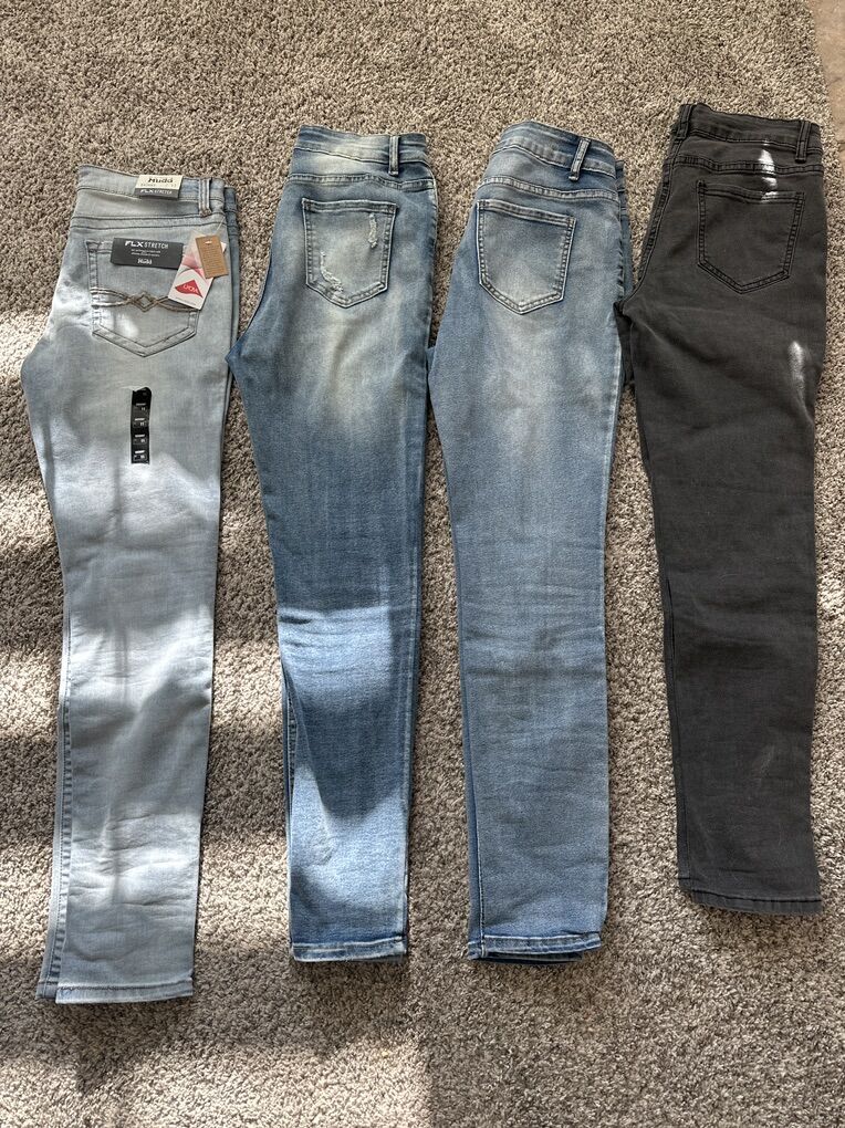 4 Pair Ladies/Jr Skinny Jeans Size Jr 11 & Medium