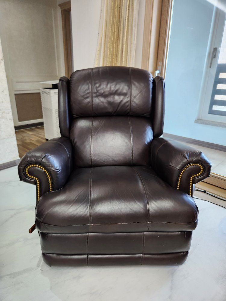 La-Z-Boy Recliner - excellent condition