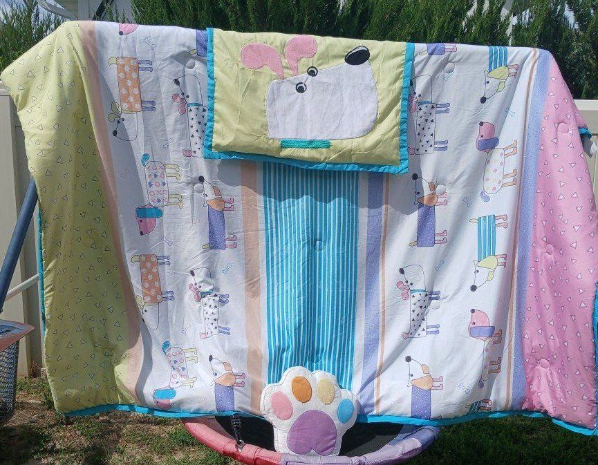 2 identical sets dog Theme Children's Quilt Bedding Set with Pillow and Paw Accent