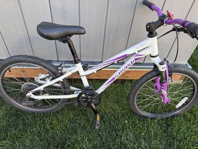 Specialized Hotrock 20" Girls Mountain Bike