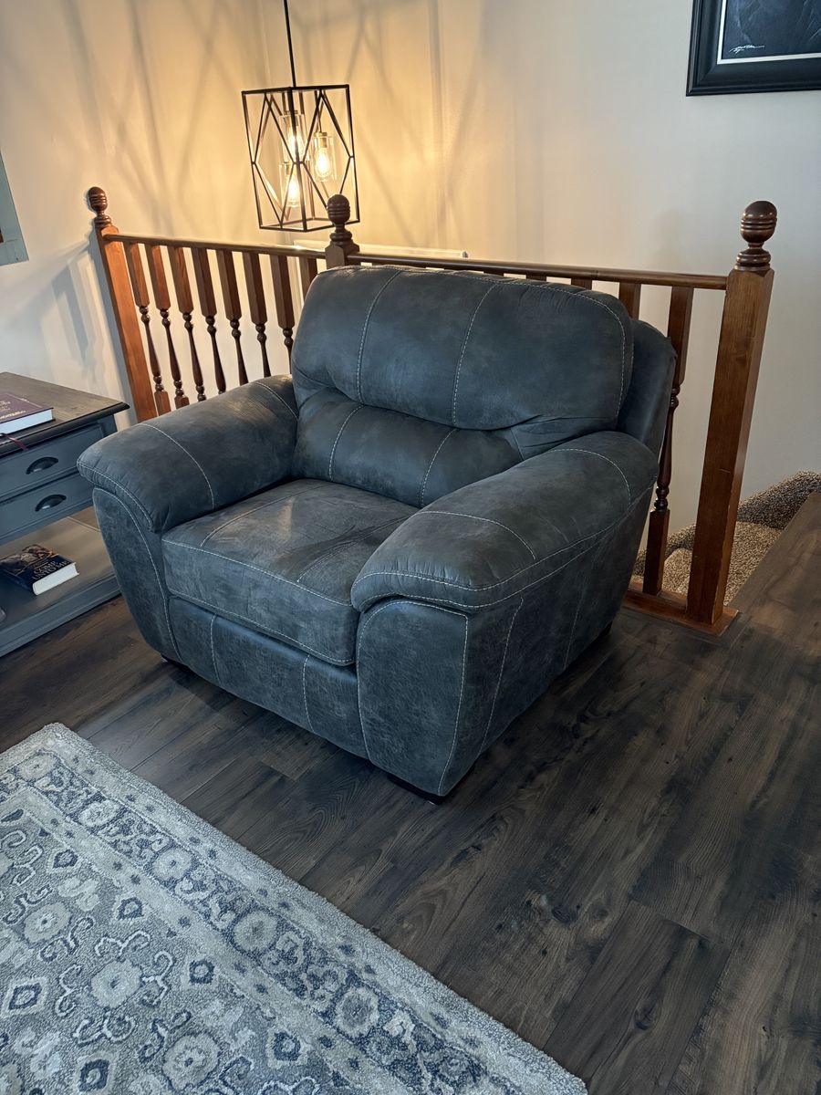 Living room set.