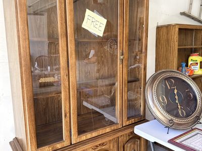 China Hutch/Curio Cabinet