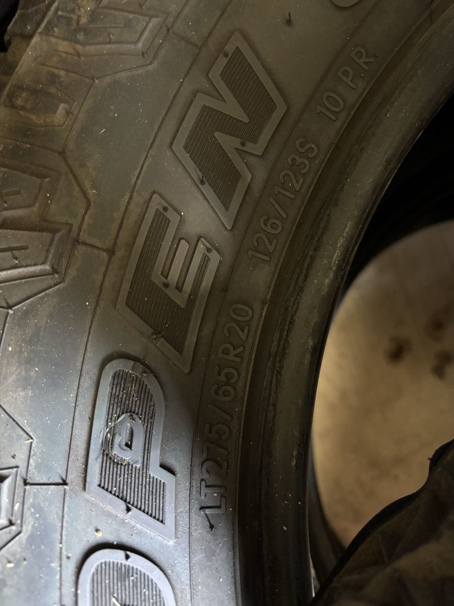 275 65 R20 Toyo tires