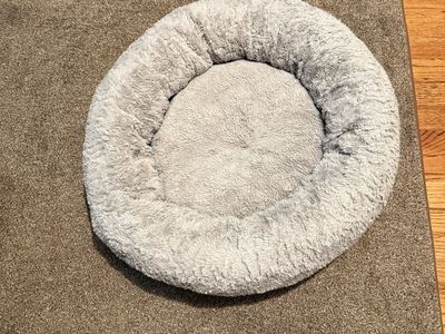 Soft Gray Round Pet Bed - Cozy & Comfortable Dog/Cat Cuddler Cushion 23in diameter.