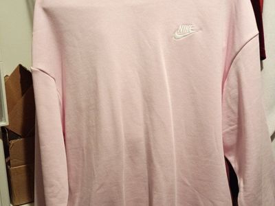 Nike Women's Light Pink Crewneck Sweatshirt Embroidered Logo size small