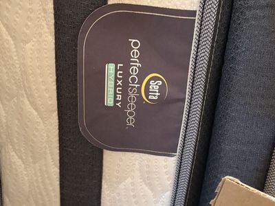 QueeN Mattress And Box Spring