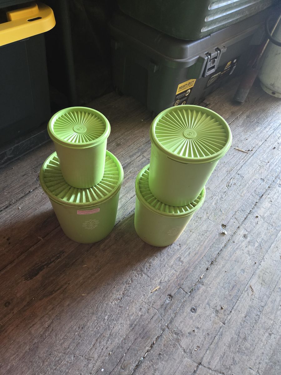 Vintage tupperware pieces
