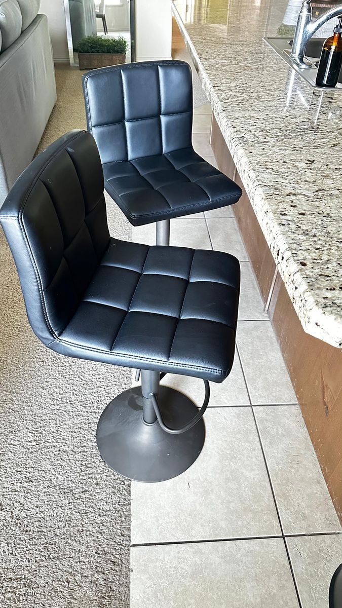 Set of 2 Black Adjustable Bar Stools – Excellent Condition