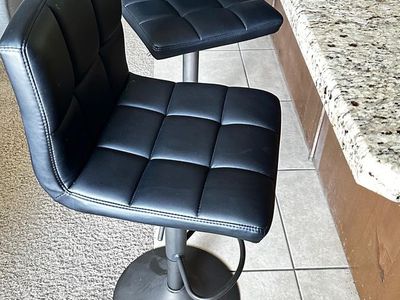 Set of 2 Black Adjustable Bar Stools – Excellent Condition