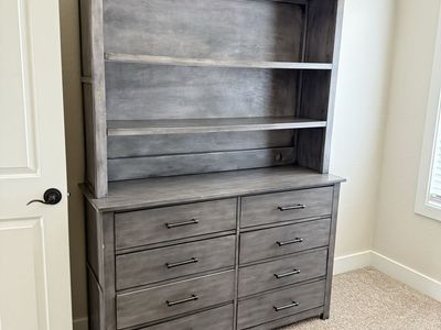 Gray Wood Full Bedroom Set - Bed Frame, Headboard & Dresser with Hutch