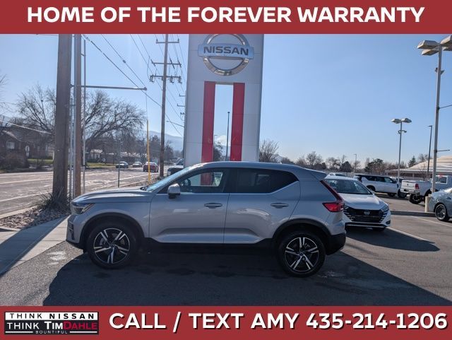 2024 Volvo XC40 B5 Core