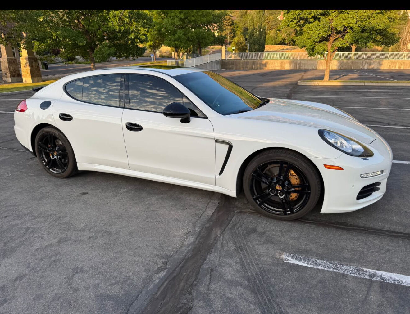 2016 Porsche Panamera 4 Edition