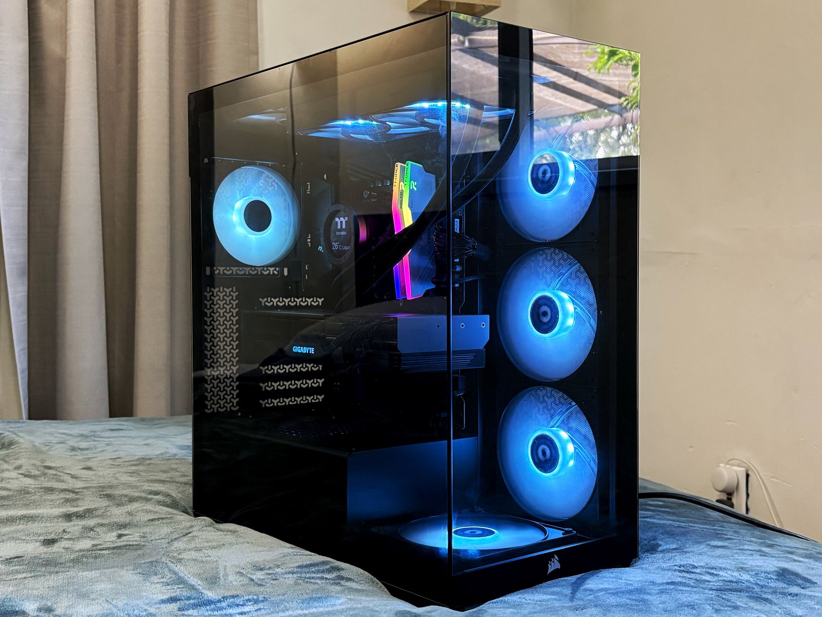 High-End Gaming PC [AMD Ryzen 5-5600X, AMD Radeon RX 7700XT, 32GB RAM, 1TB SSD]