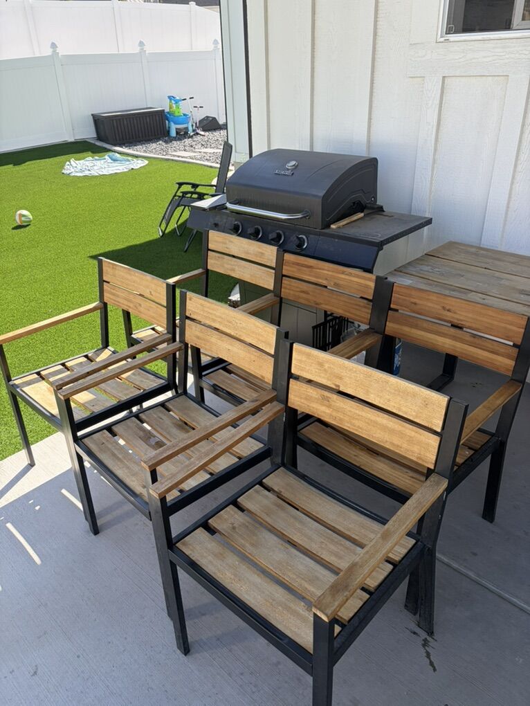 Patio Table And 6 Chairs