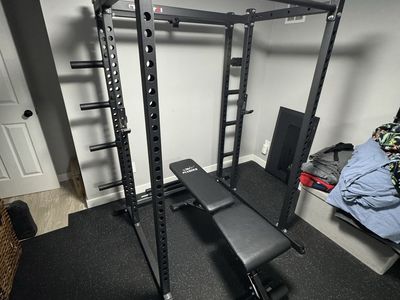 Squat rack w/bench mats and mirrors