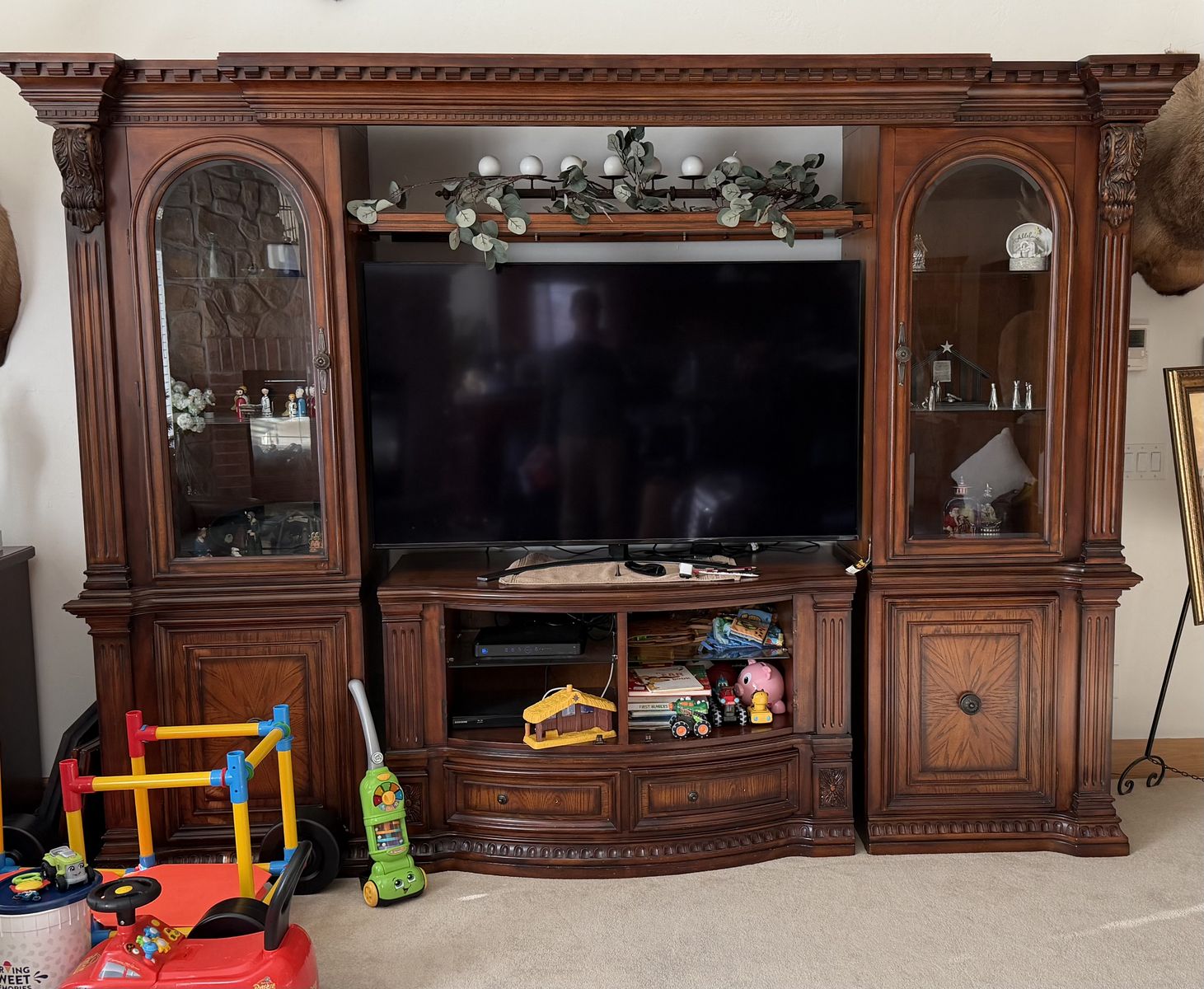 Entertainment center