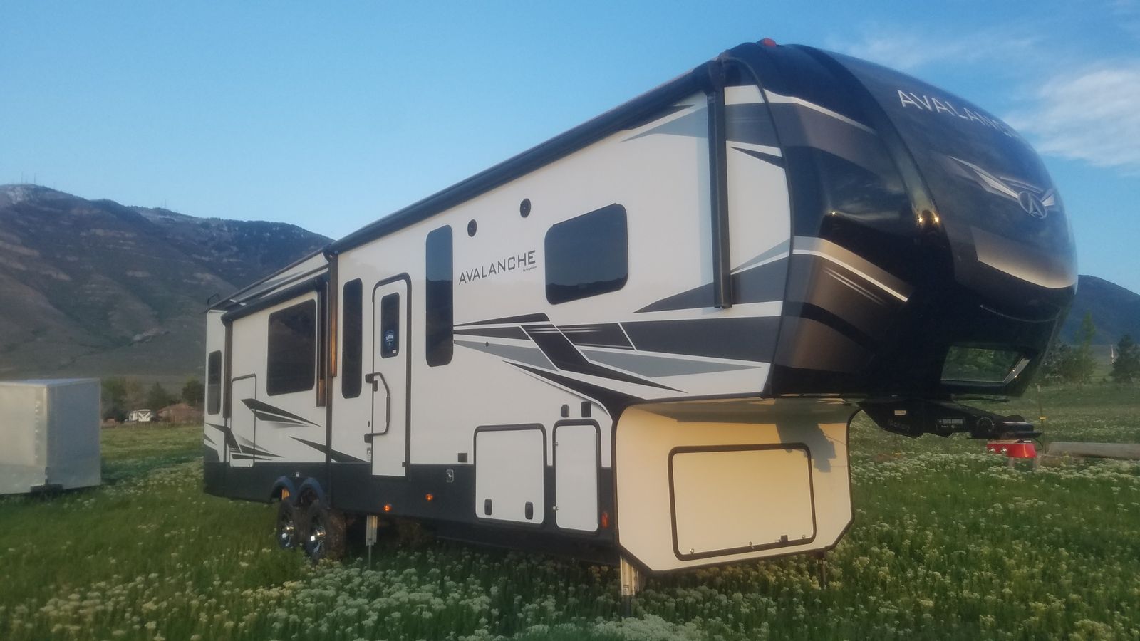 2021 Keystone Avalanche 338GK