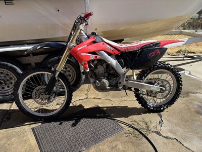 Honda 2006 CRF250r Dirt Bike