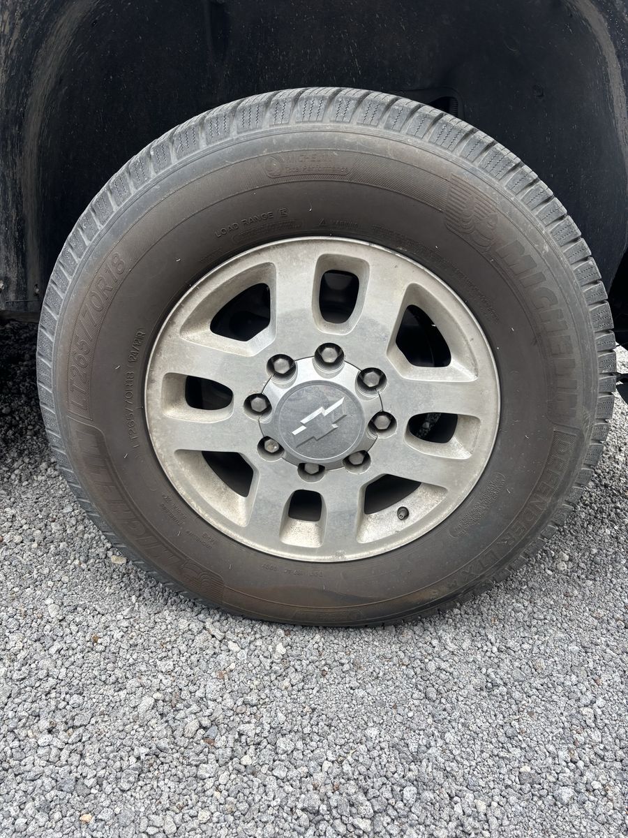 Michelin Defender LTX M/S LT265/70R18 Tire on Chevrolet Factory 8x180