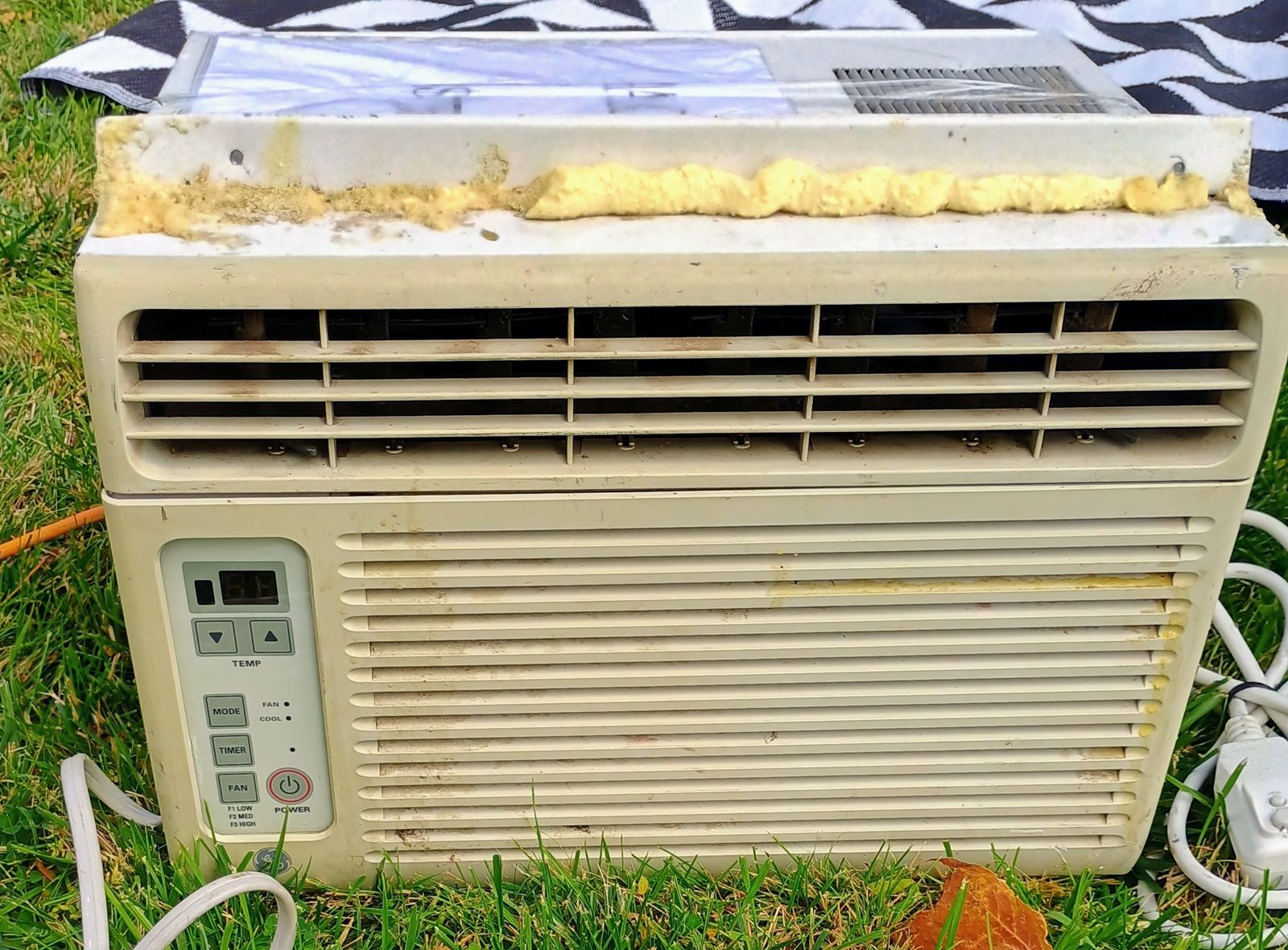 GE AGD06LAG1 6000 BTU Window Air Conditioner - 115V, 5.5 Amps