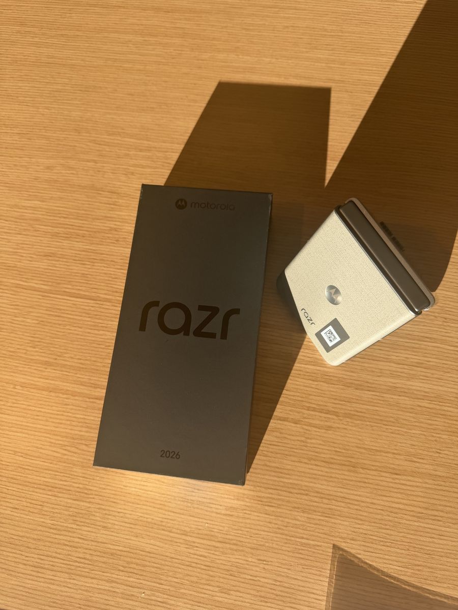 Motorola Razr 2026 Flip Phone - Black/Cream