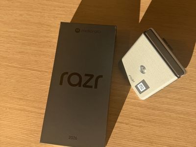Motorola Razr 2026 Flip Phone - Black/Cream