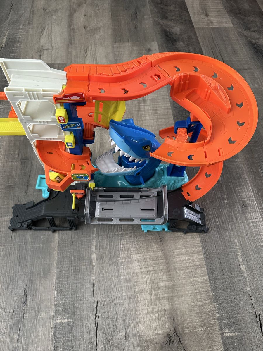 Hot wheels track