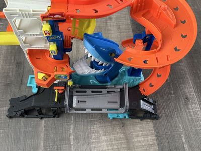 Hot wheels track
