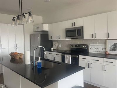 1 bed 1 bath downtown apartment lease takeover