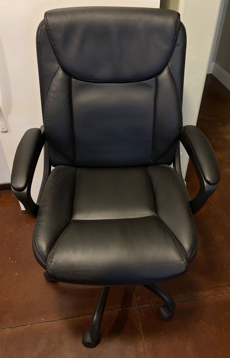 Rolling Desk Chair - MOVING MUST GO