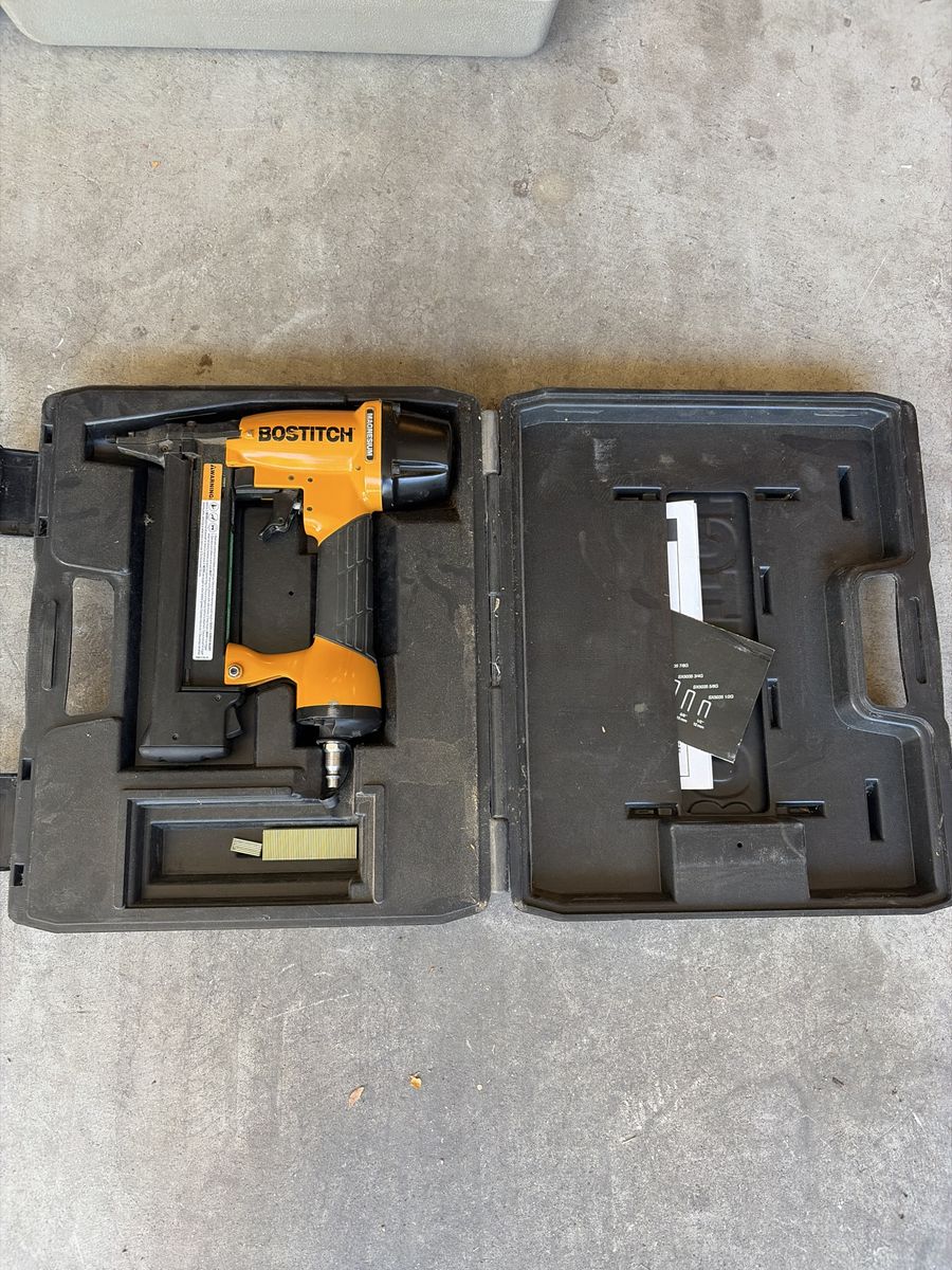 Bostitch Smart Point Brad Nailer Kit with Case