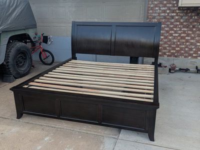 King bedframe with storage