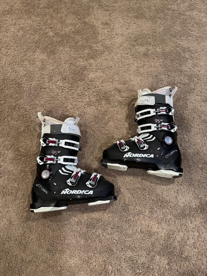 Nordica Cruise 95W ski boots