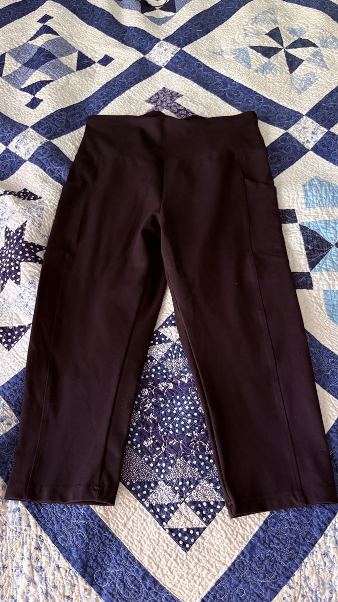Black capri leggings