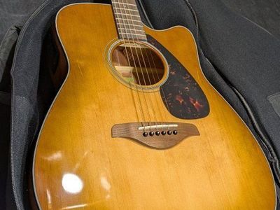PRICE REDUCED!!!!!
Yamaha FGX800C Acoustic-Electric Guitar - Sand Burst - 6-String Acoustic With Cahaya Thick Padded Gig Bag