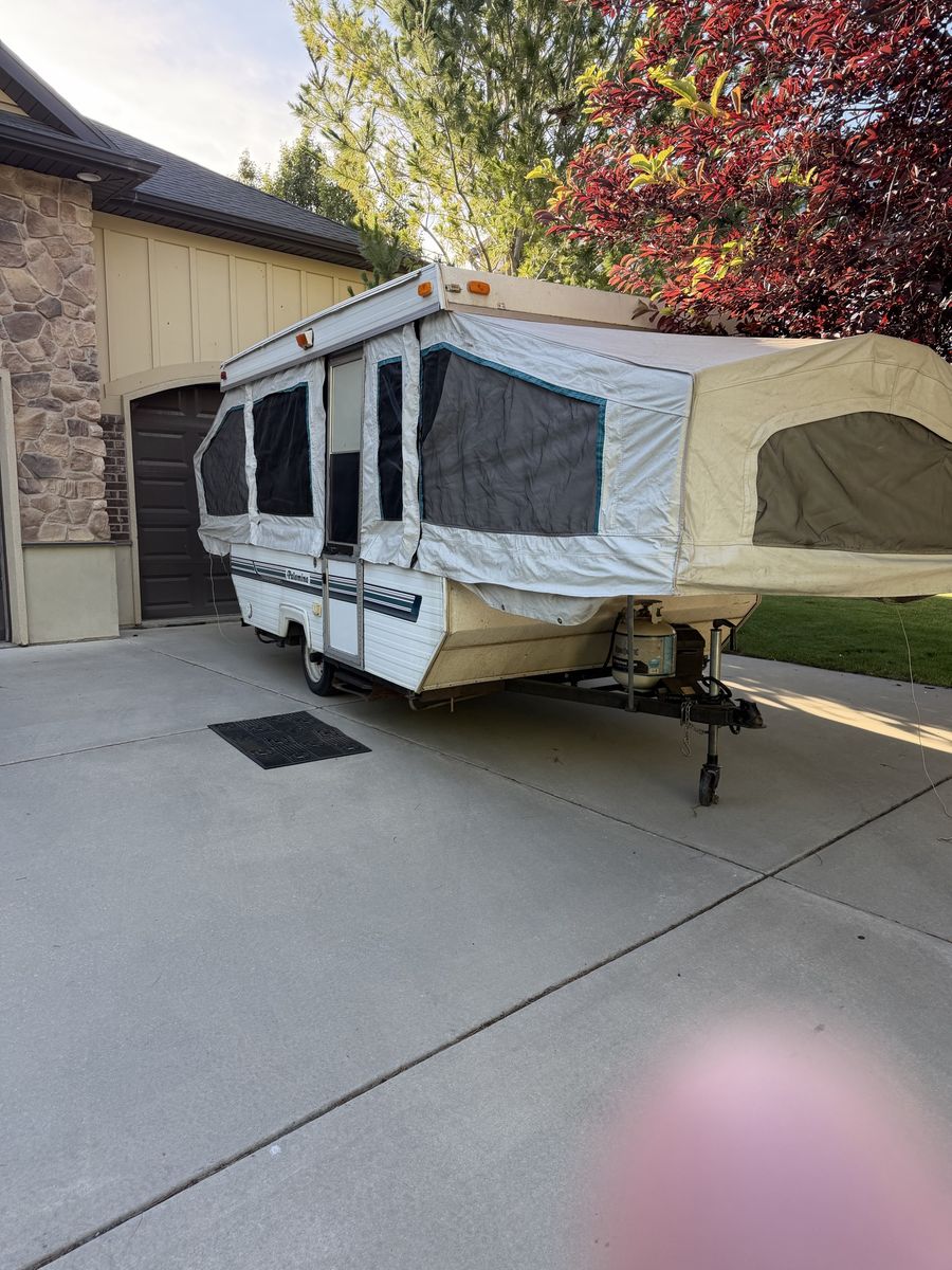 Palomino Pop-Up Camper Trailer - Ready for Your Next Adventure!
