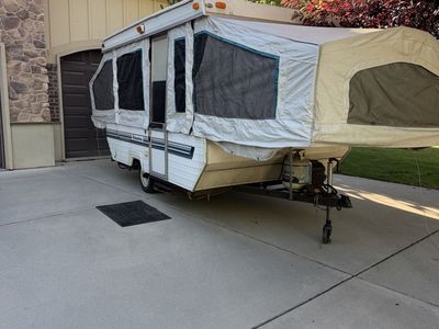 Palomino Pop-Up Camper Trailer - Ready for Your Next Adventure!