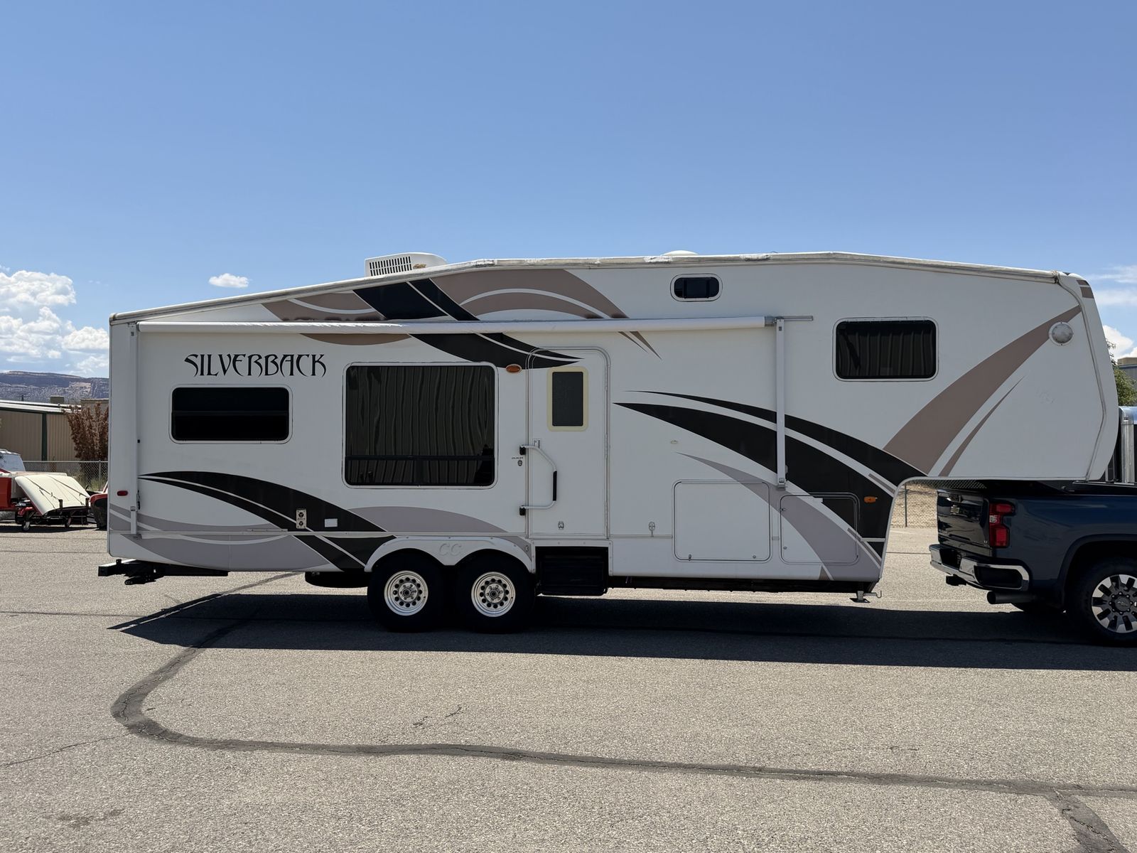 2007 Cedar Creek Silverback 29LRGBS 29' Fifth Wheel RV