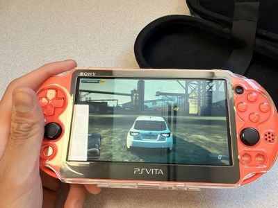 PS VITA 2000 NOT THE OLED VERSION