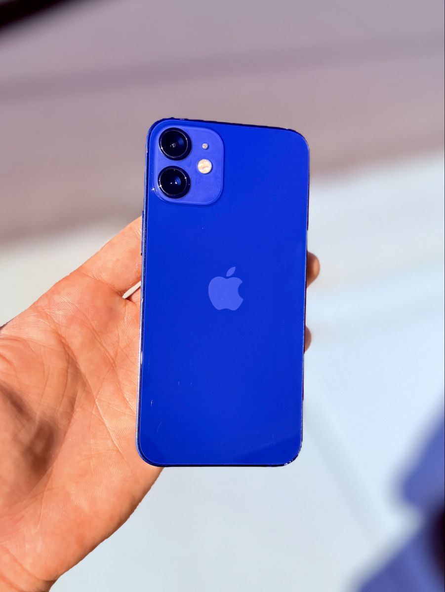 iPhone 12 Mini 64 GB Unlocked - Like New